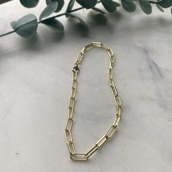 Minimalist and Dainty 18k Gold Plated Paperclip Chain Bracelet - Picture 2 of 4